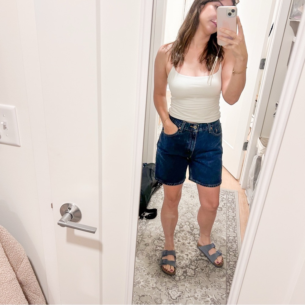 LEVI'S 90s Regular Fit High Waisted Mom Jean Shorts Size 6 Blue Medium Wash